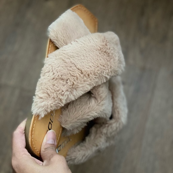 Sandals - Picture 2 of 4